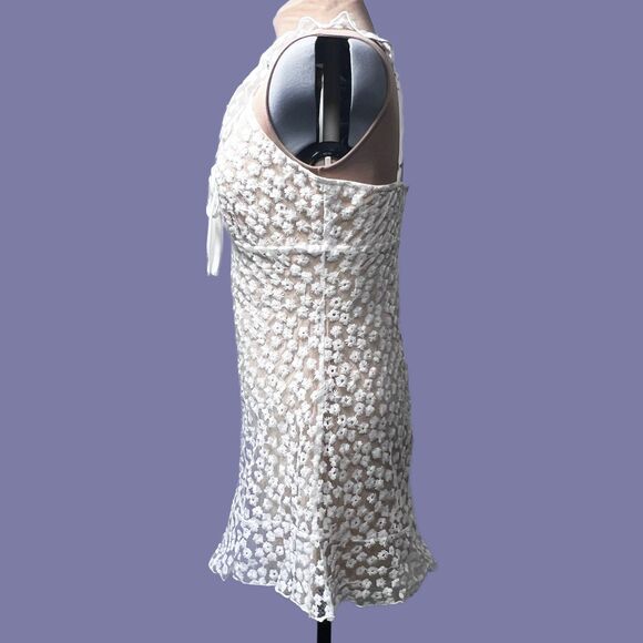 NWT Charmaine White Embroidered Mini Dress Size Medium - Picture 9 of 14